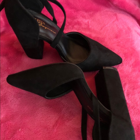 NEW Olivia Ferguson Wrap Tie Heels - Picture 2 of 2